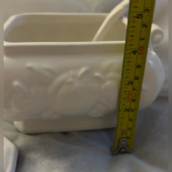 Vintage Soup Tureen / gravy boat. White ceramic with ladle. Made in Japan. 1 Qt - Picture 10 of 13